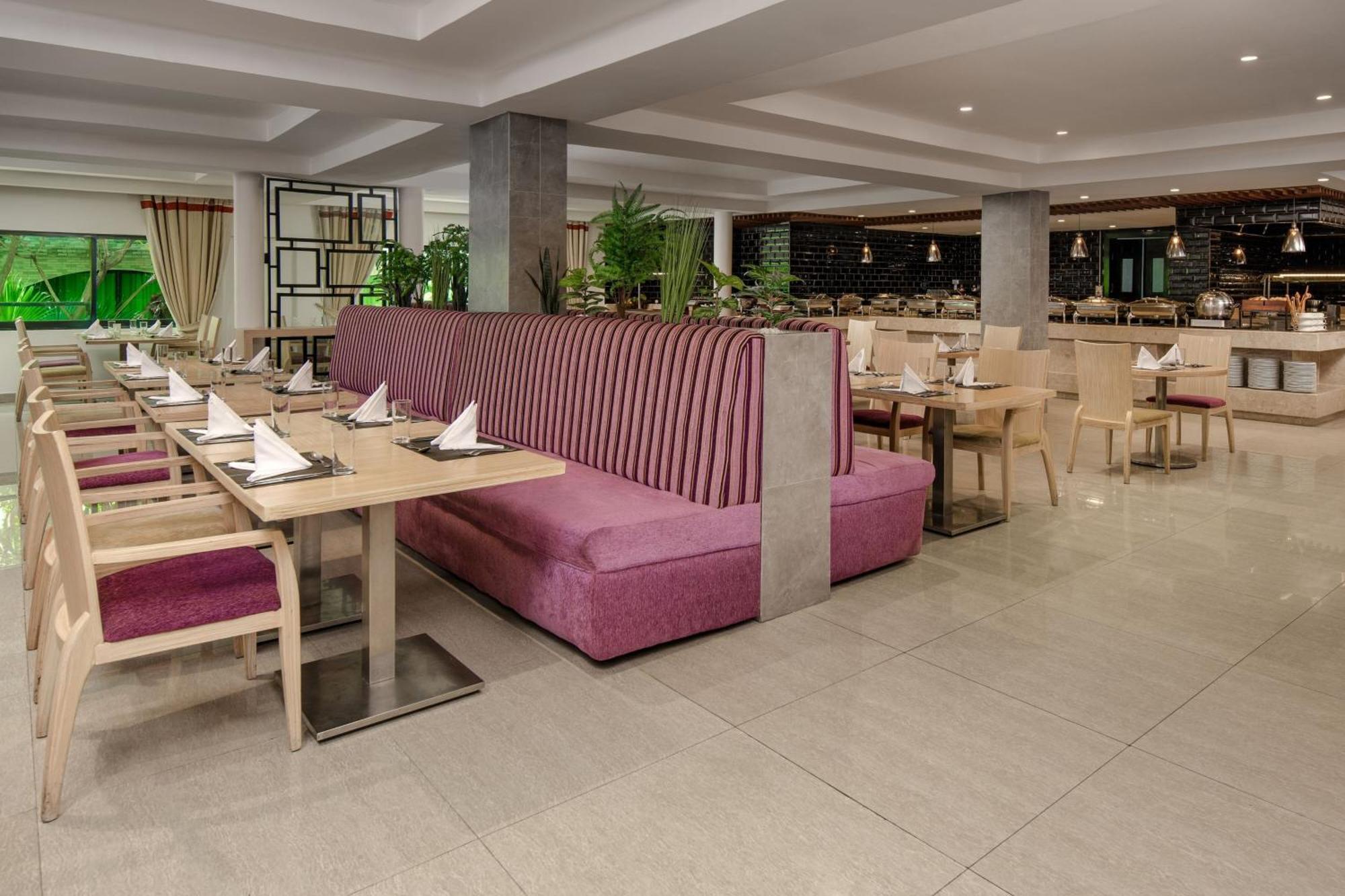 Delta Hotels By Marriott Daressalam Exterior foto