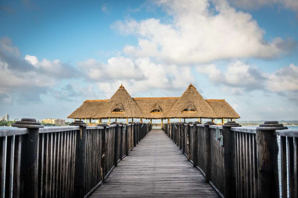Delta Hotels By Marriott Daressalam Exterior foto